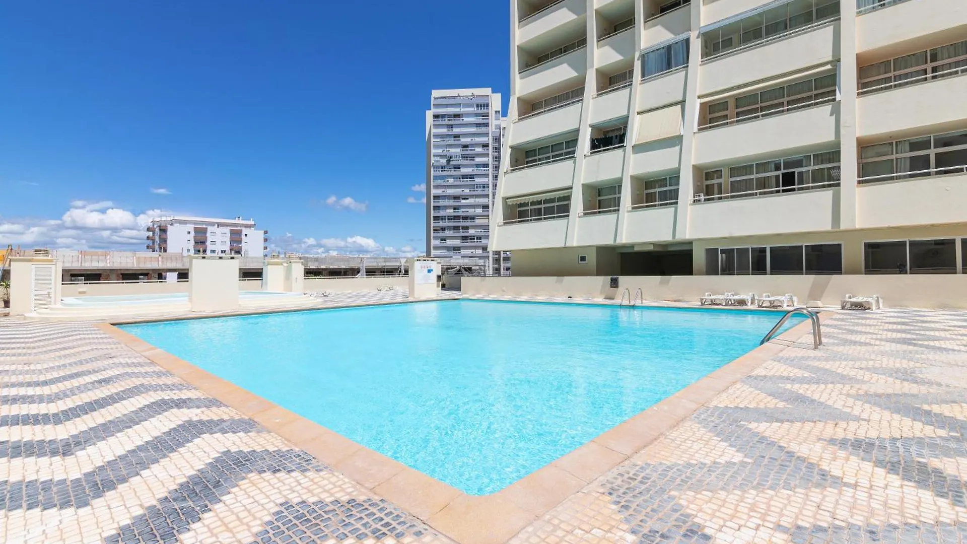 Varandas Da Rocha - Silhueta Citadina Portimão